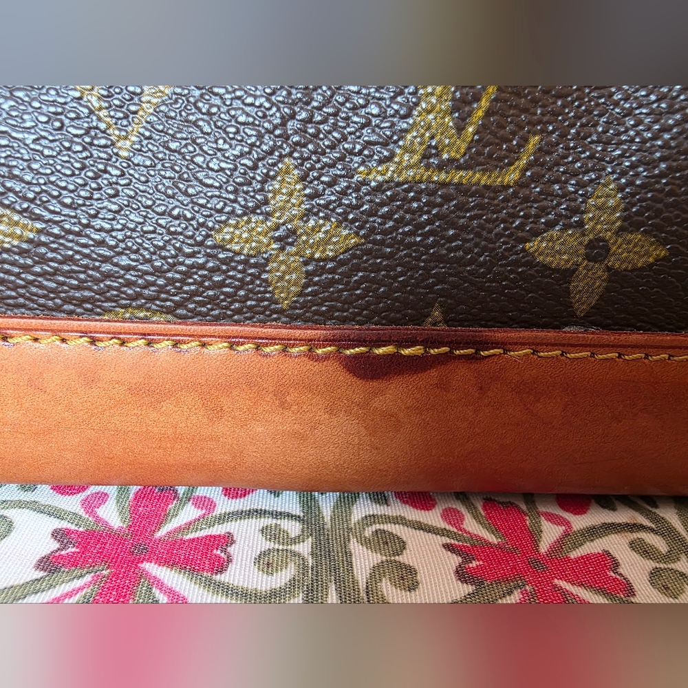 Well Loved Louis Vuitton Alma PM - Picture 7 of 17